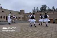رقص محلی جوانان خراسان در قلعه ی پیر