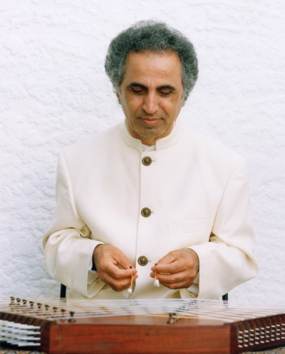 منوچهر صادقی